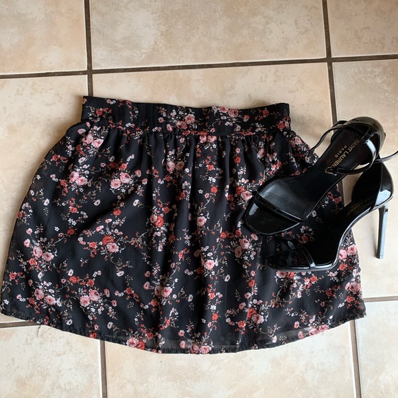 ❌SOLD❌NWOT Joe B Floral Skirt Bundle - Picture 4 of 5